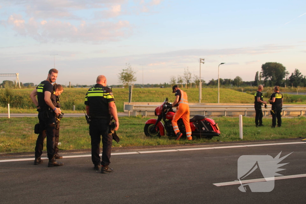 Motorrijder gewond na valpartij, weg afgesloten