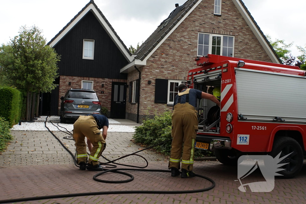 Buren ontdekken brand en slaan alarm