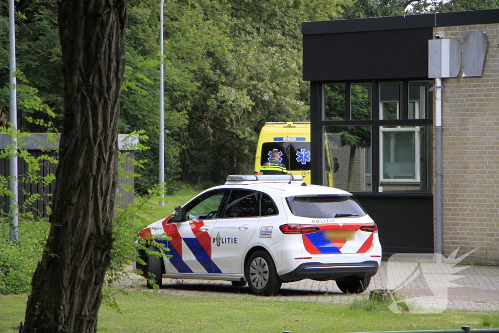 Incident in zwembad, politie doet onderzoek