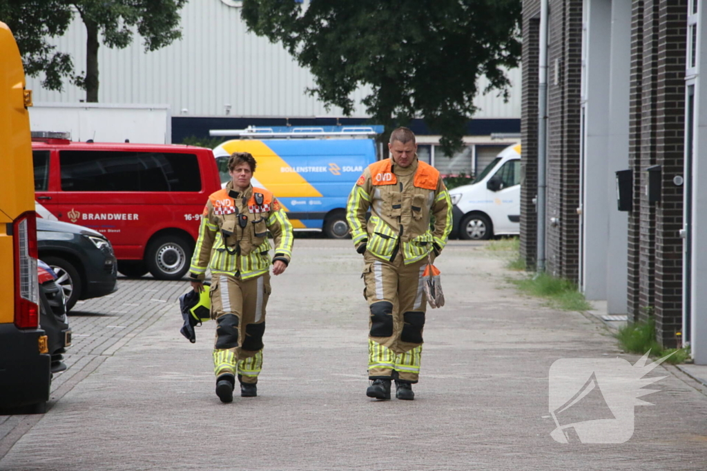 Brandweer verricht metingen bij gedumpt vat