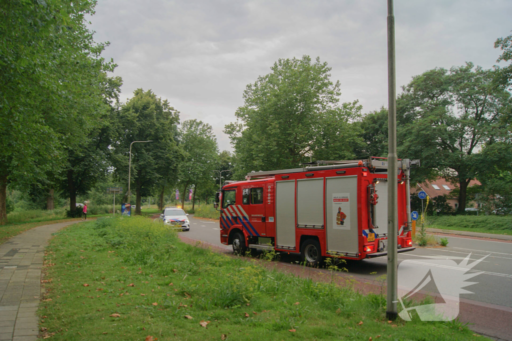 Brandweer ingezet voor oude Volvo die vlam vat