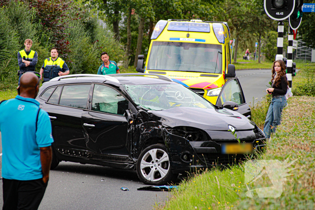 Flinke ravage bij ongeval tussen lijnbus en personenauto