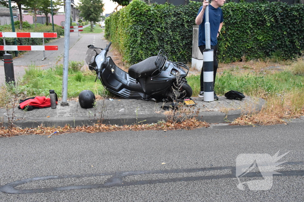 Motorrijder en scooterrijder botsen op elkaar