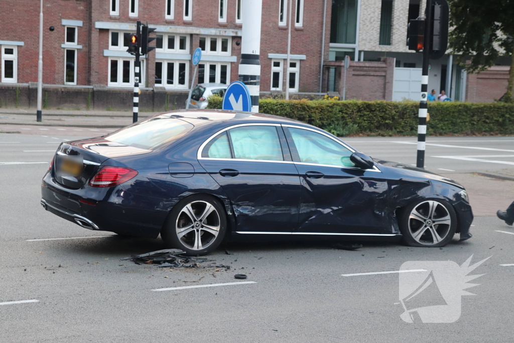 Flinke schade na ongeval op kruising