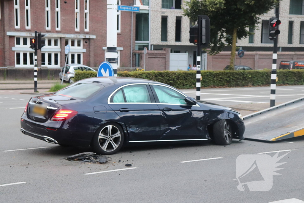 Flinke schade na ongeval op kruising