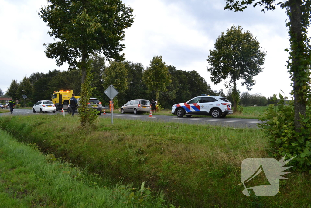 Schade na botsing tussen twee voertuigen