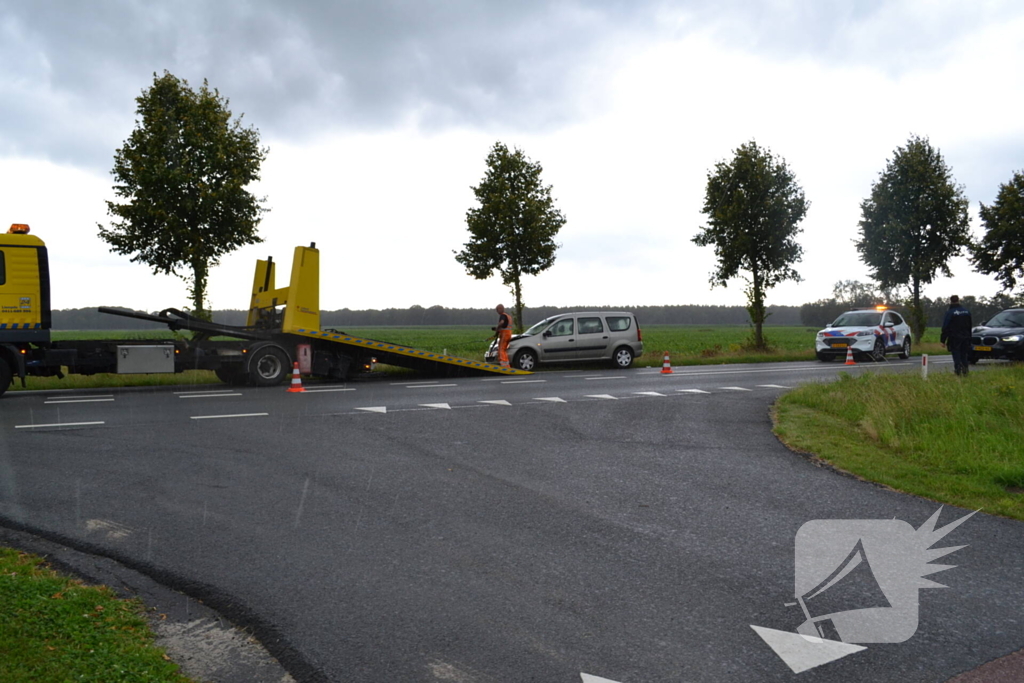 Schade na botsing tussen twee voertuigen