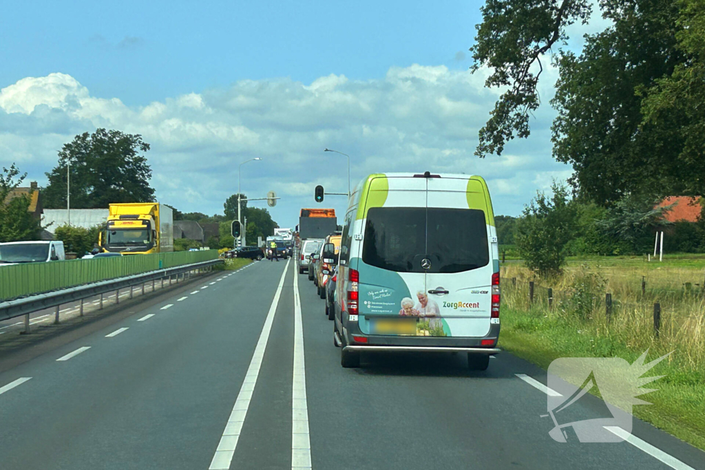 Enorme verkeershinder door vrachtwagen met pech