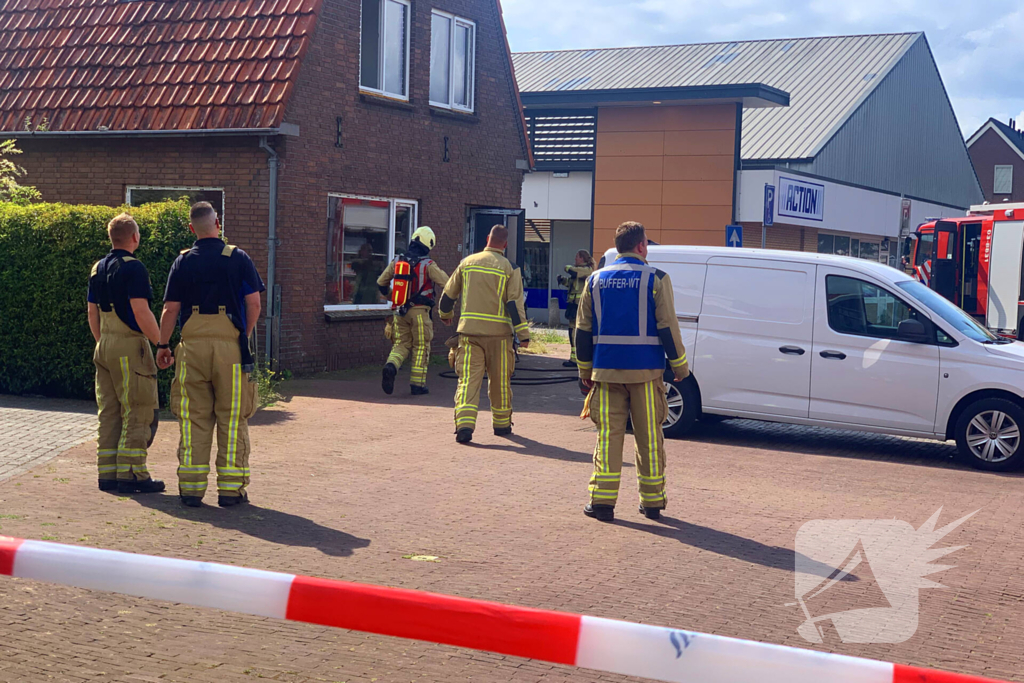 Straat afgezet vanwege brand in woning