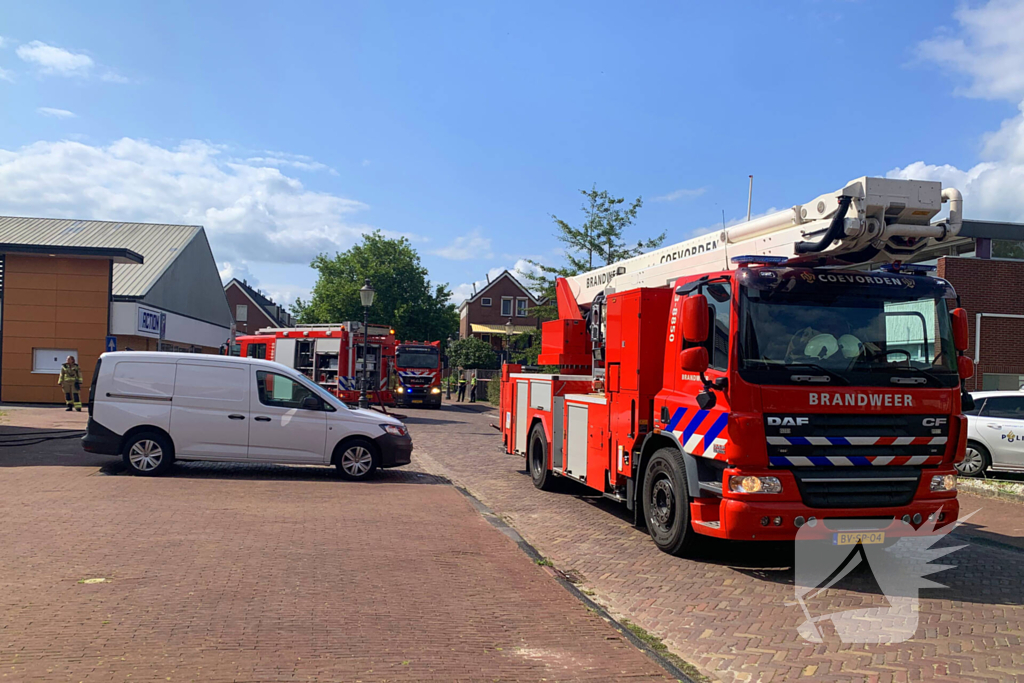 Straat afgezet vanwege brand in woning