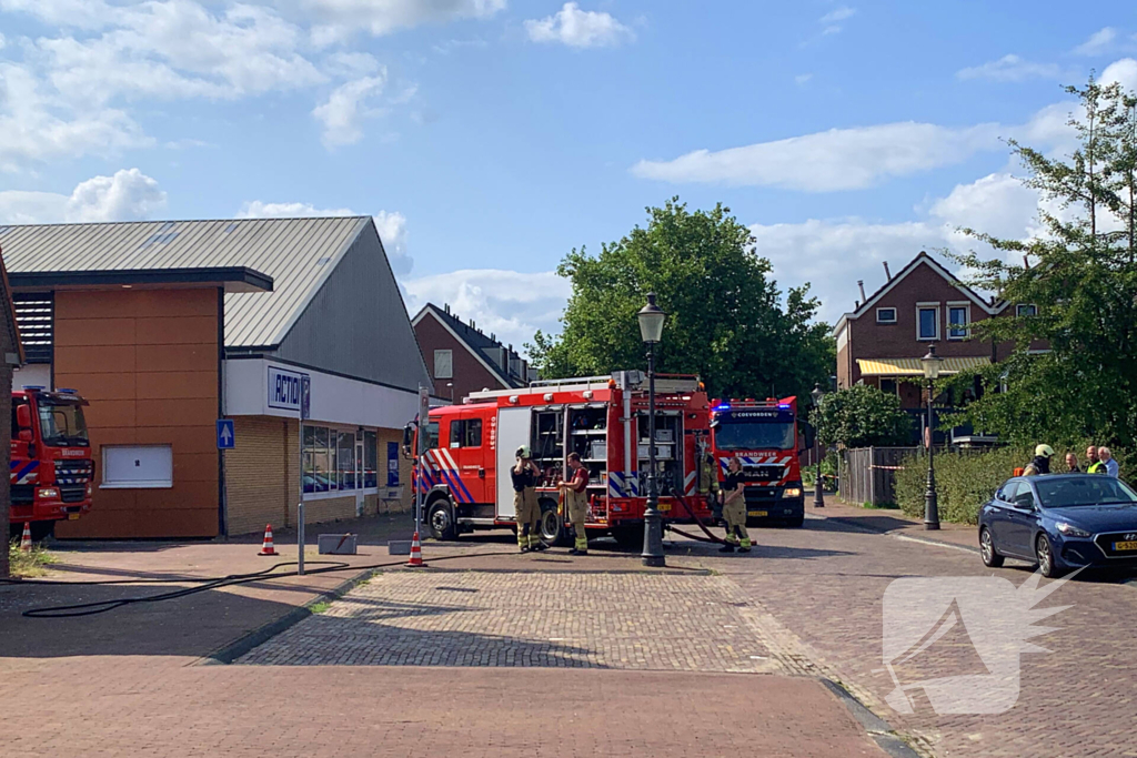 Straat afgezet vanwege brand in woning