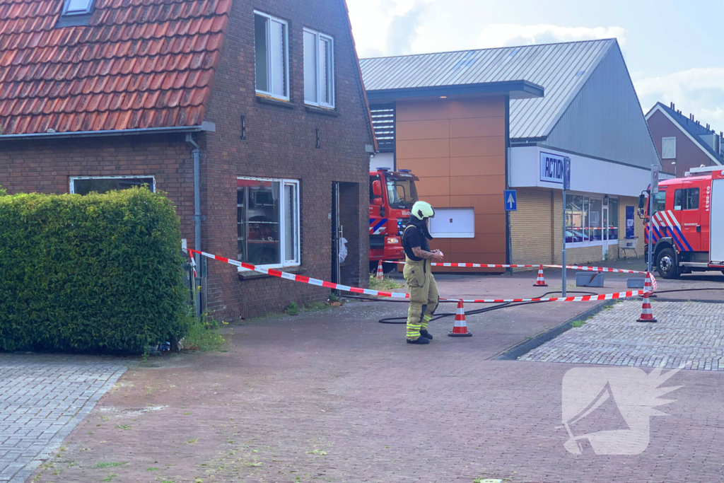 Straat afgezet vanwege brand in woning