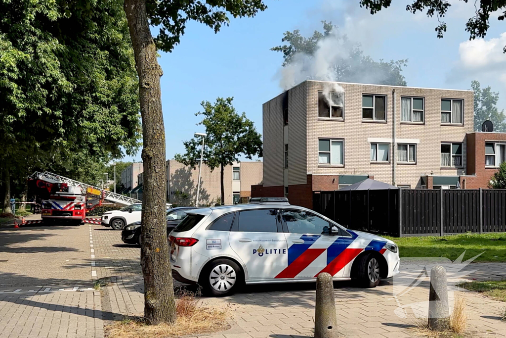 Veel rook uit woning door brand