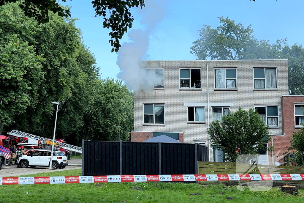 Veel rook uit woning door brand