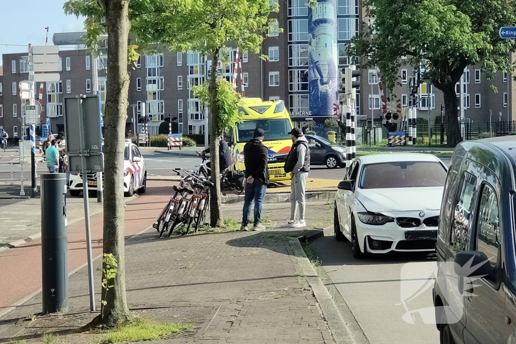 Kopstaart botsing tussen drie voertuigen