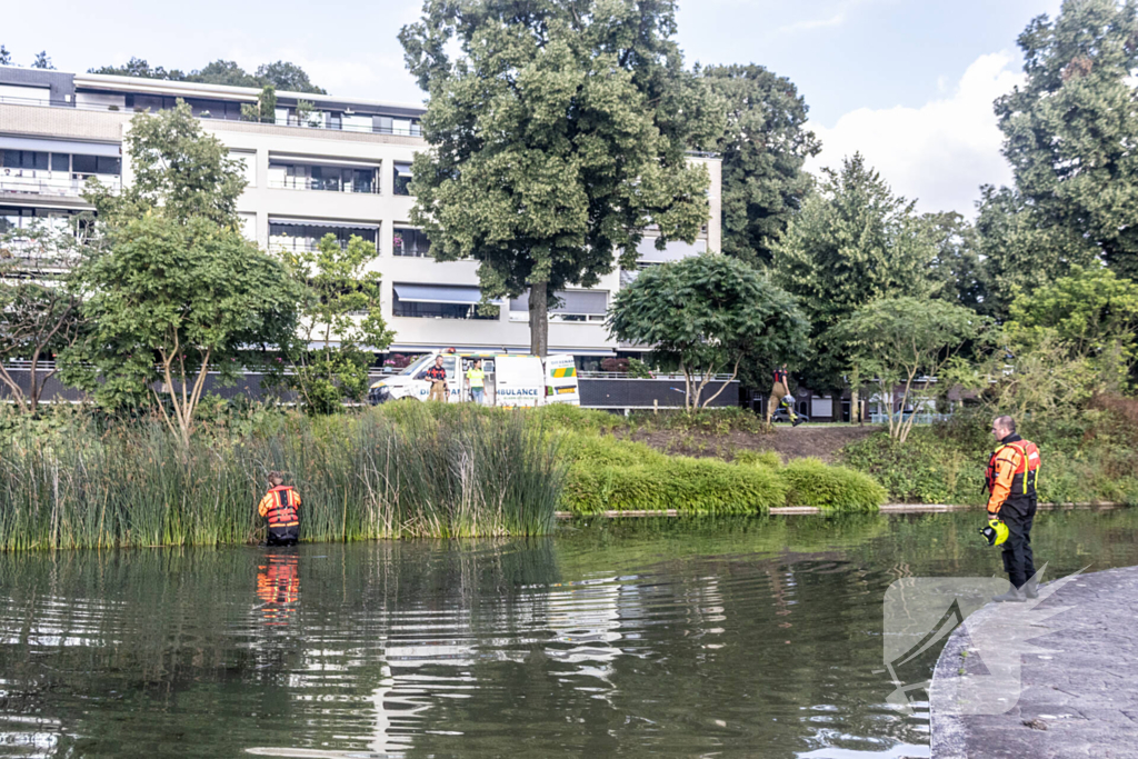 Verstrikte waterhoen laat zich niet vangen