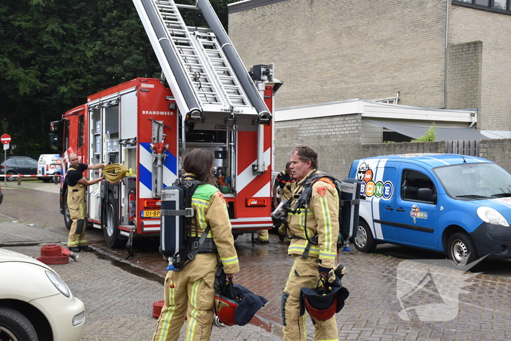 Flinke brand bij autobedrijf