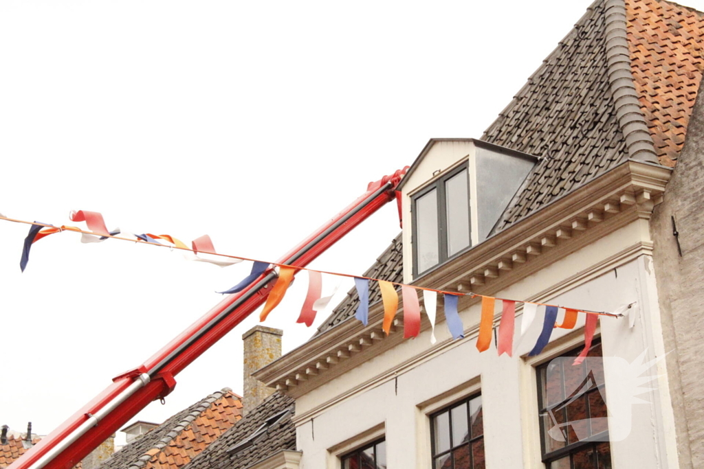 Veel rookontwikkeling door smeulbrand bij dak