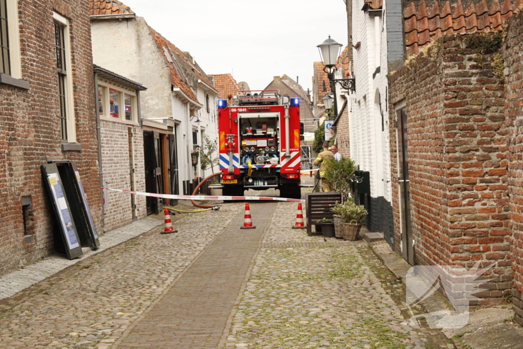 Veel rookontwikkeling door smeulbrand bij dak