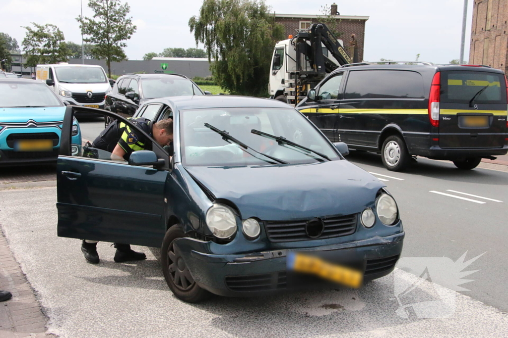 Twee personen gewond bij kop-staartbotsing