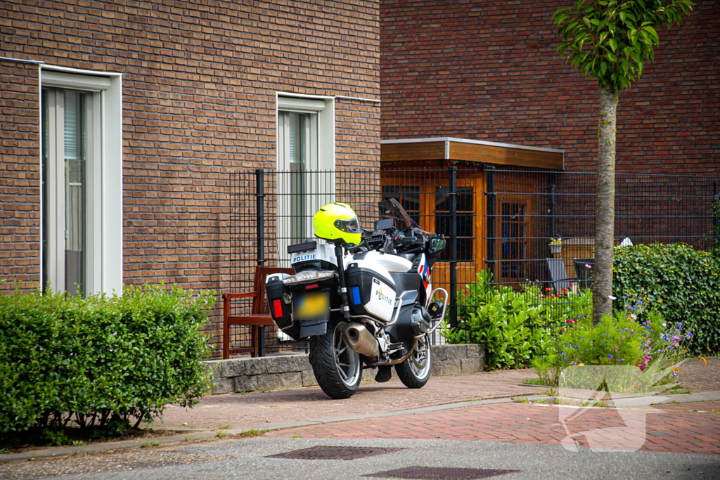 Politie doet onderzoek in woning naar overleden persoon