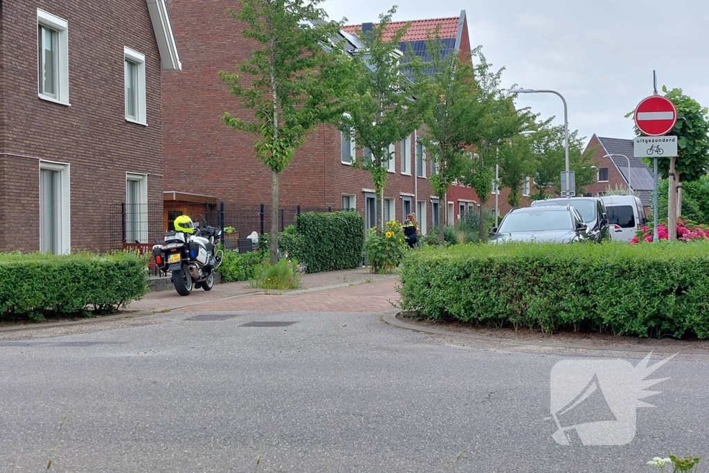 Politie doet onderzoek in woning naar overleden persoon