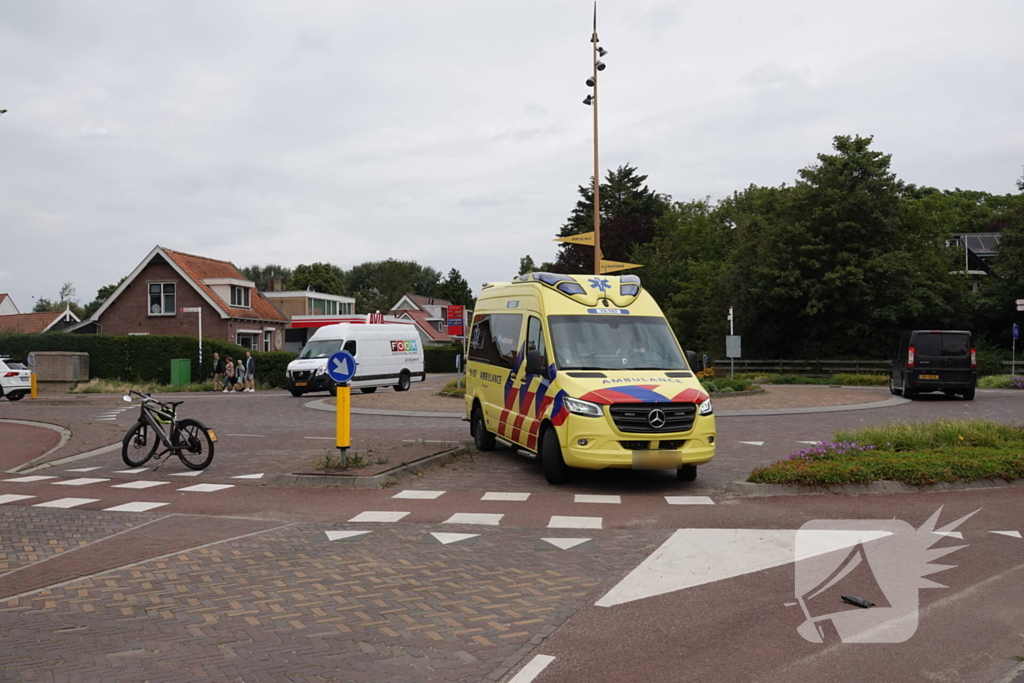 Quadbestuurder rijdt tegen paal en raakt gewond