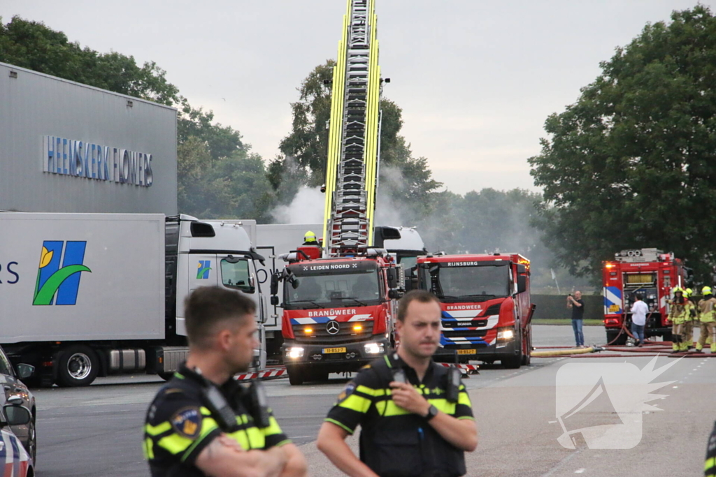 Bedrijf ontruimd door vrachtwagenbrand