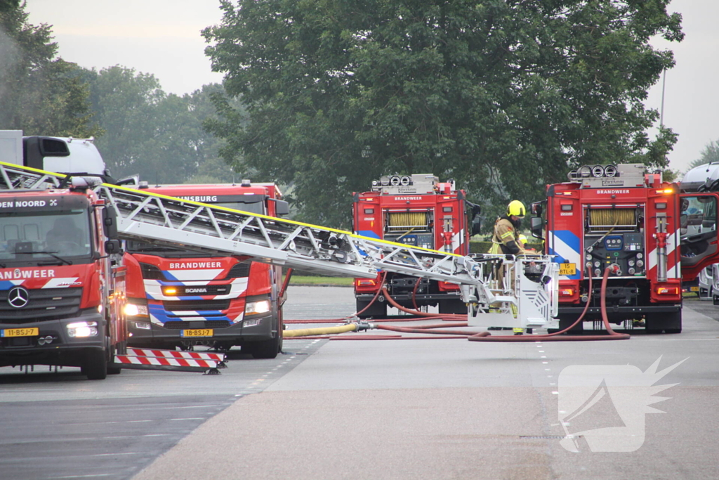 Bedrijf ontruimd door vrachtwagenbrand