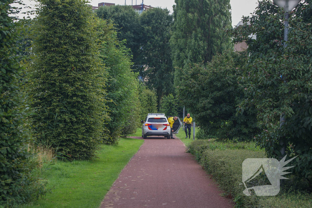 Hulpdiensten druk met persoon die te water was geraakt