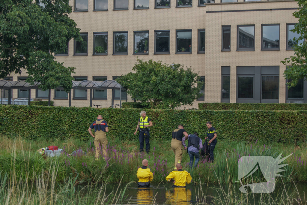 Hulpdiensten druk met persoon die te water was geraakt