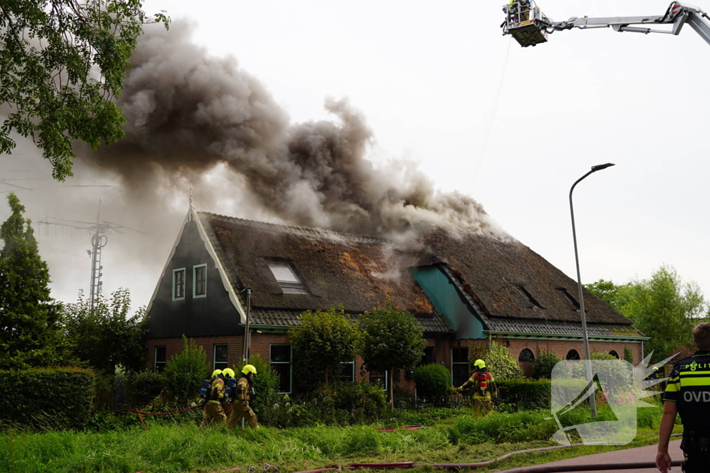 Stolpboerderij verwoest door uitslaande brand