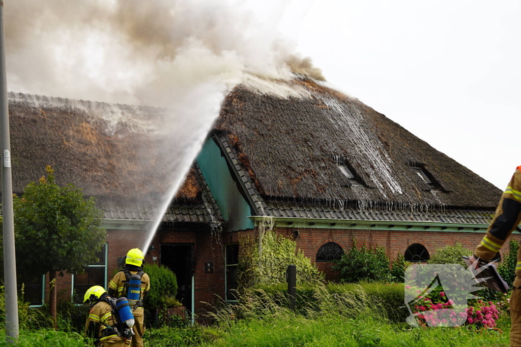 Stolpboerderij verwoest door uitslaande brand