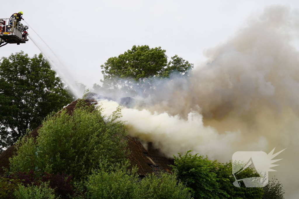 Stolpboerderij verwoest door uitslaande brand