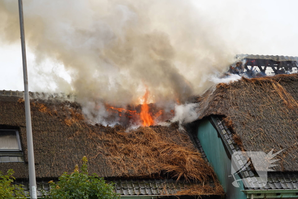 Stolpboerderij verwoest door uitslaande brand