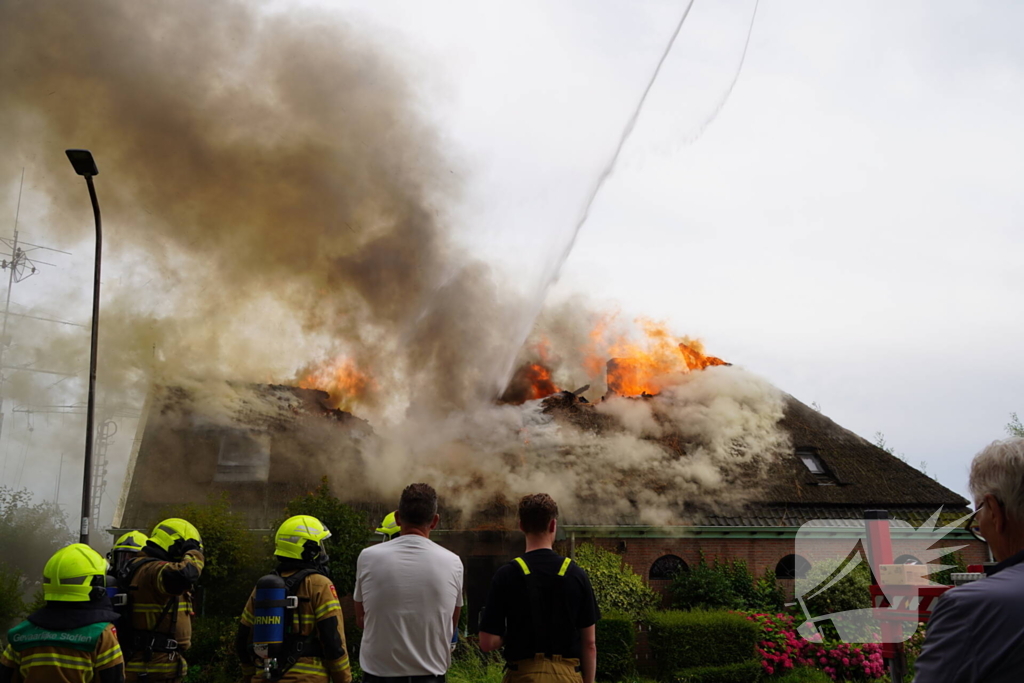 Stolpboerderij verwoest door uitslaande brand