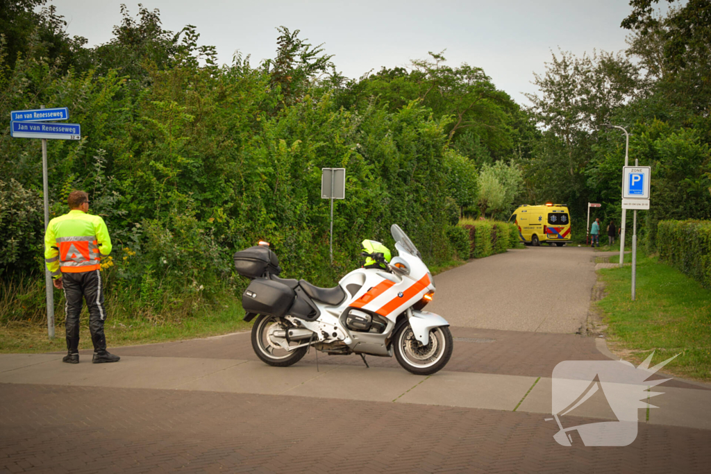 Scooter met twee opzittenden aangereden door automobilist