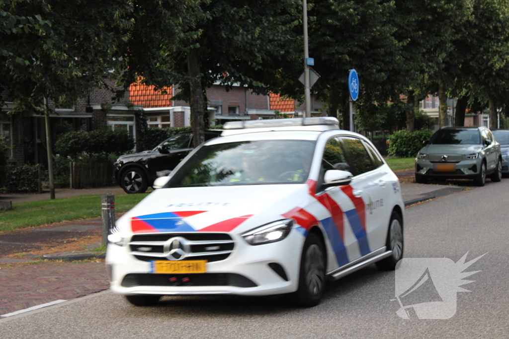 Automobilist klapt achterop voorganger die remt voor zebrapad