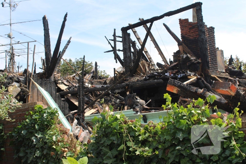 Flinke ravage na verwoestende brand bij stolpboerderij