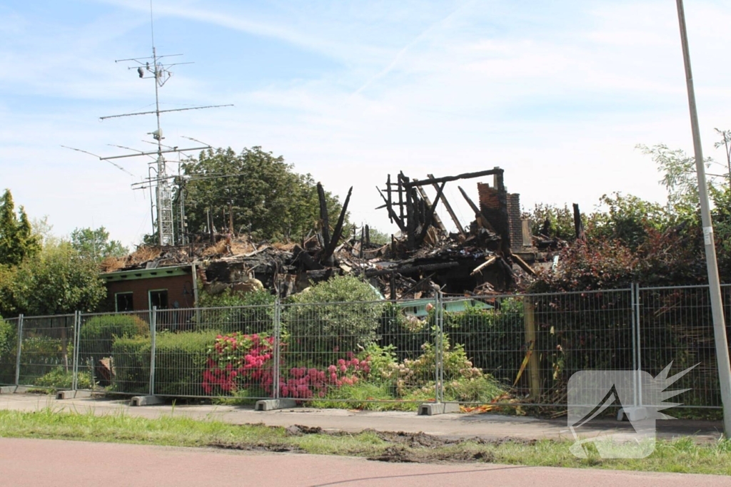 Flinke ravage na verwoestende brand bij stolpboerderij