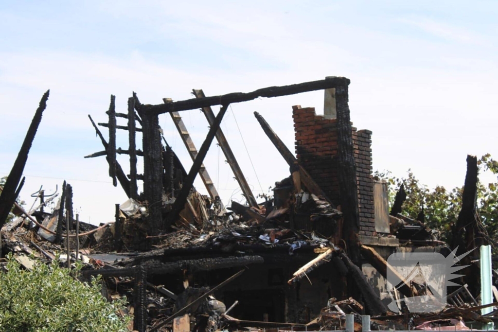 Flinke ravage na verwoestende brand bij stolpboerderij