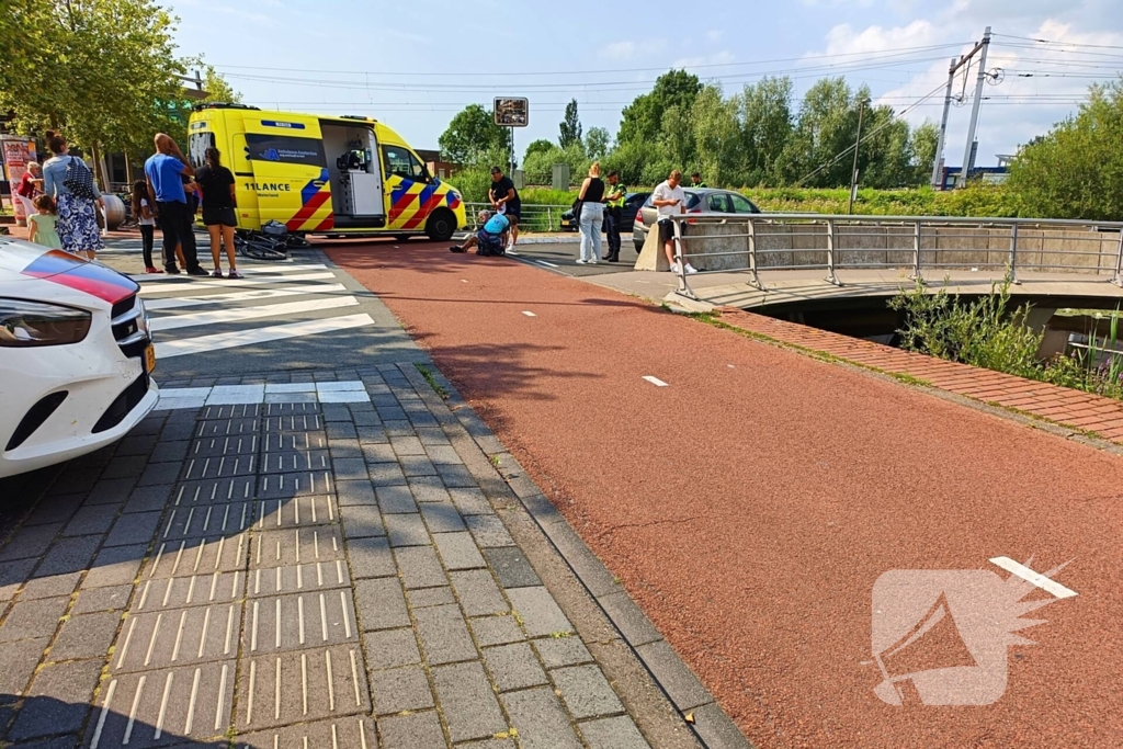 Automobilist schept fietser