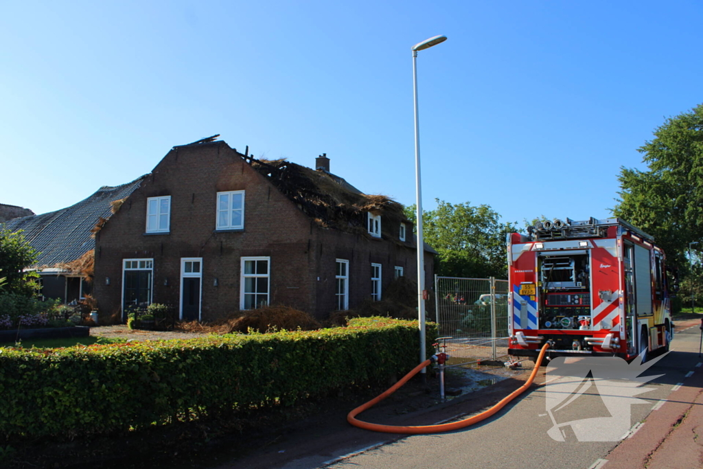 Veel schade na rietendakbrand bij geitenboerderij