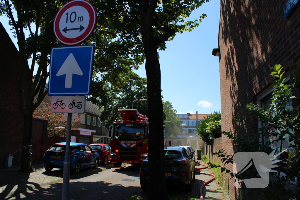 Hulpdiensten groots ingezet voor brandende werkplaats bij fietsenwinkel