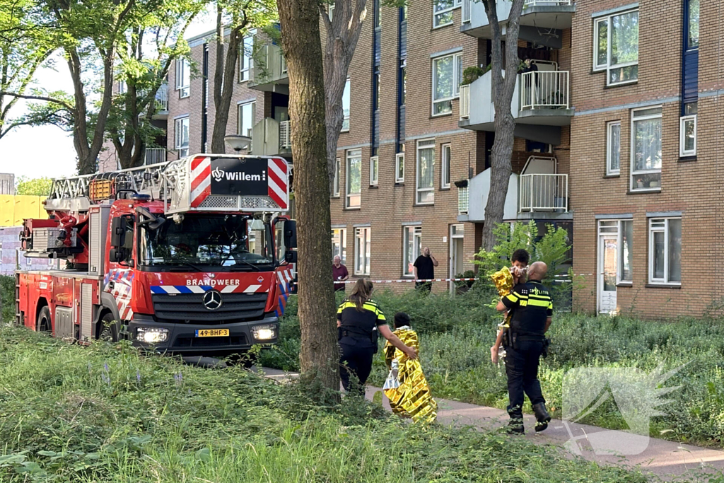 Brand in flatwoning snel onder controle