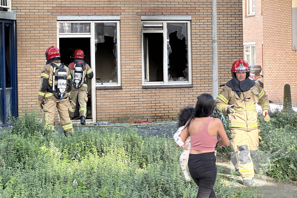 Brand in flatwoning snel onder controle