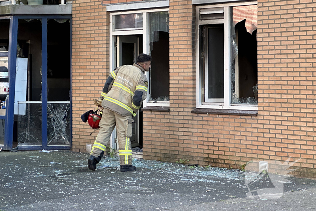 Brand in flatwoning snel onder controle