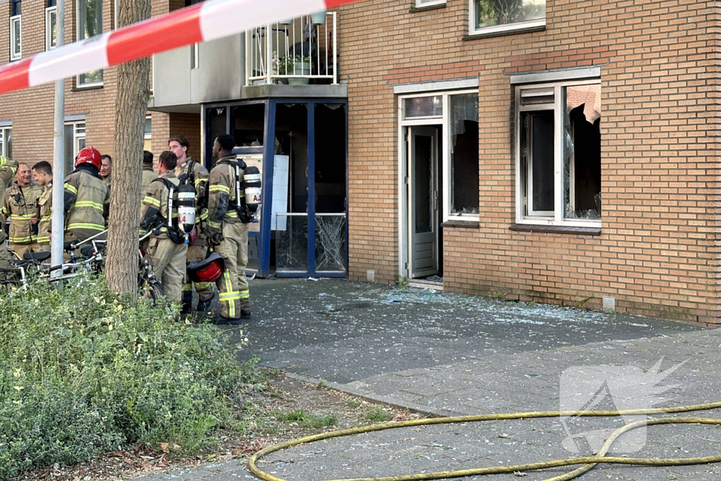 Brand in flatwoning snel onder controle