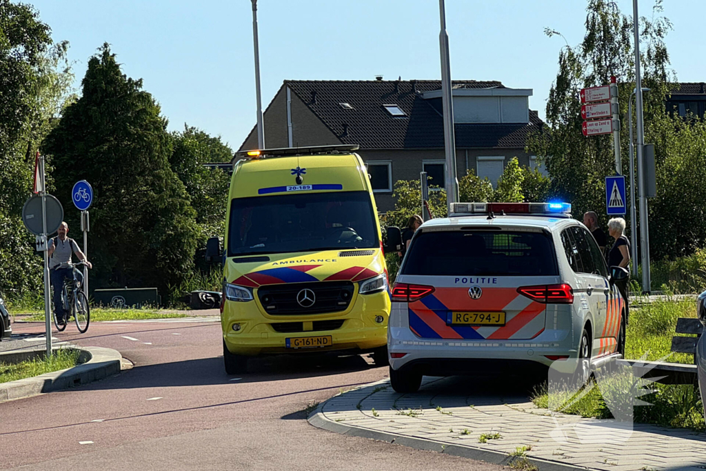 Fietser met kind achterop botst met automobilist