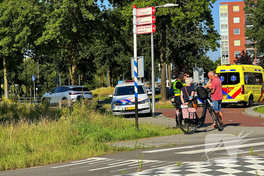 Fietser met kind achterop botst met automobilist